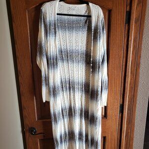VENUS Duster Cardigan. Very long. Button detail. EXCELLENT 2X